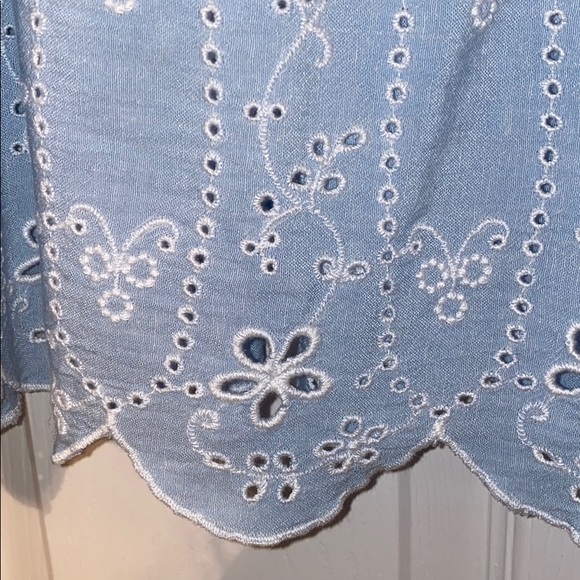 Off the shoulder very pretty top. - Picture 2 of 3